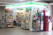 ファミリーマート高幡不動駅店　モノレール改札